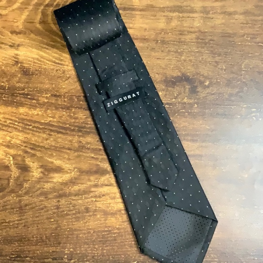 Ziggurat Black Tie